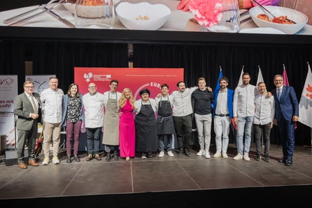 Nuef di/dla dodesc cueghes fova prejënc pra la gala da sëira: fotografia de grupa (Foto: USP/Bernhard Aichner)