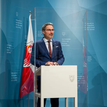 Il presidente Kompatscher augura buona fortuna a tutti gli atleti altoatesini che parteciperanno ai Giochi Olimpici e Paralimpici di Pechino (Foto: ASP/Fabio Brucculeri) 