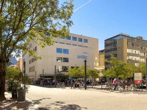 Über die Reform der Universitäts- und Hochschulrechts wurde eine Ausnahmeregelung für die Freie Universität Bozen eingeführt, mit der die Berufung deutschsprachiger Professorinnen und Professoren erleichtert wird. (Foto: unibz)