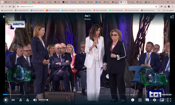 L'assessore Alfreider (a destra, seduto) nel corso della presentazione del Museo del Presente e della lotta alle mafie, andata in onda in diretta su Rai 1. (Foto: ASP)