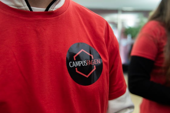 Da oggi (5 settembre) al via lezioni anche nella sezione internazionale allestita al Liceo scientifico tedesco di Bolzano, specializzata in "Scienze naturali applicate". (Foto: ASP/Claudia Corrent)