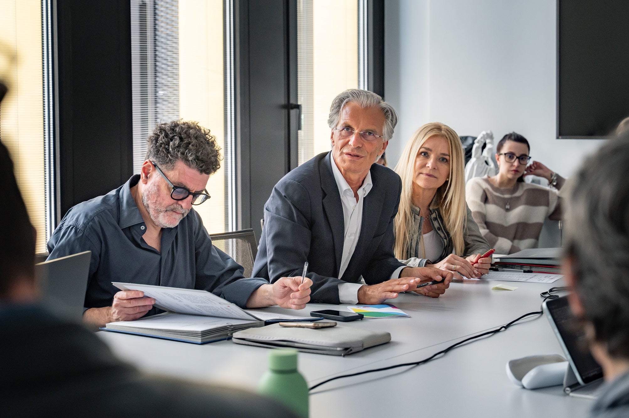 È in fase di aggiornamento l’elenco dei candidati e delle candidate per la nomina a membri dell’Agenzia per le relazioni sindacali della Provincia: da sinistra gli attuali membri Domenico Laratta, Hermann Troger (presidente) e Brunhild Pircher. (Foto: USP/Greta Stuefer)