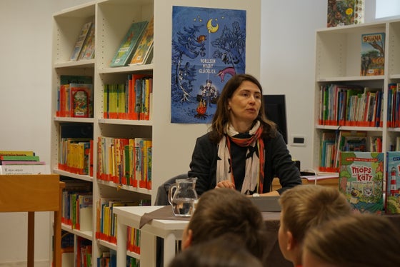 Die süddeutsche Illustratorin Vera Schmidt bei der Frühjahrslesewoche 2023 (Foto: LPA/Daniela Huebser)