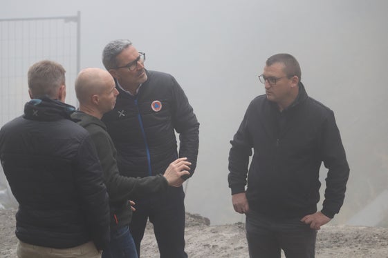 Dank an Wildbachverbauung und Bevölkerungsschutz: Stefan Schwarz, Bürgermeister der Gemeinde Ulten (ganz rechts): In meiner Gemeinde hat es vergangene Woche über 100 Liter pro Quadratmeter geregnet - und kein Stein ist dank Schutzbauten auf die Straßen niedergegangen (Foto: LPA/Maja Clara)