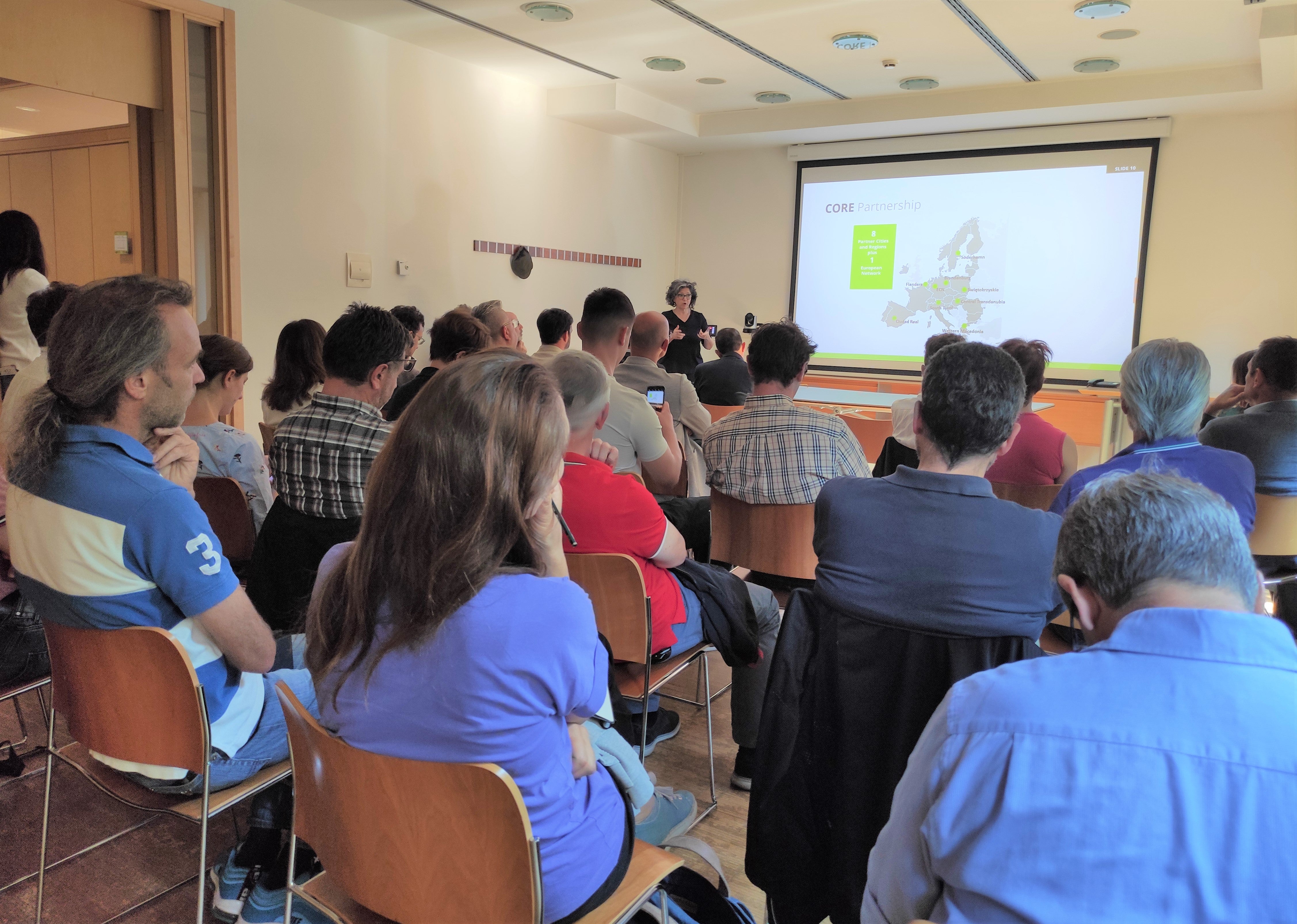 Im Rahmen des Interreg-Projekts Core tauschten sich in Bozen heimische Anlagenbesitzer, Betreibende sowie technisches Personal über das Management von Bioabfällen und die Kreislaufwirtschaft aus. (Foto: LPA/Nadia Franzoi)