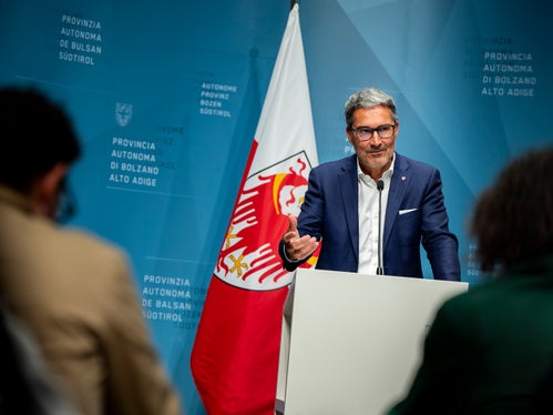 La Giunta provinciale ha deciso oggi (26 agosto) di aderire all'iniziativa della Rai “No Women - No Panel” e di promuoverla in tutta la provincia. Il presidente Arno Kompatscher è stato autorizzato a firmare il protocollo d'intesa che ufficializza la partecipazione della Provincia all'iniziativa. (Foto: USP/Fabio Brucculeri)