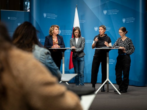 Bestimmte gesellschaftliche Ungleichheiten und Machtkonstellationen begünstigen das Auftreten sexualisierter Gewalt“, hob die Leiterin der Forschungsplattform und Co-Studienleiterin Gundula&nbsp;Ludwig (2.v.r.) hervor. (Foto: LPA/Fabio Brucculeri)