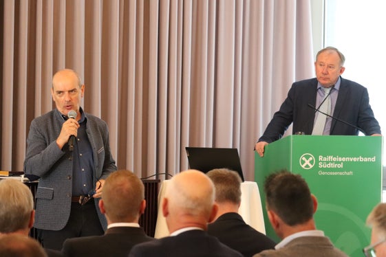 Im Austausch: der Direktor der Landesabteilung Landwirtschaft Martin Pazeller (links) und der Generaldirektor Landwirtschaft und ländliche Entwicklung der Europäischen Kommission Wolfgang Burtscher. (Foto: LPA/Maja Clara)