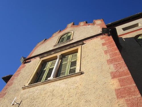 L'edificio, come un castello, è esempio di eclettismo dei primi anni del XX secolo e testimonianza della prima elettrificazione del territorio di Appiano (USP/Soprintendenza provinciale ai beni culturali) 