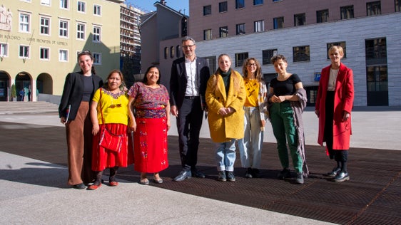 Quest'anno il ricavato degli studenti e delle studentesse durante la giornata d'azione andrà Asociación Red Organizaciones de Mujeres Ixhiles (ASOREMI), formata da un' organizzazione di donne guatemalteche, le quali hanno fatto visita oggi al presidente della Provincia, Arno Kompatscher, per presentare il loro progetto (Foto: ASP/Fabio Brucculeri)