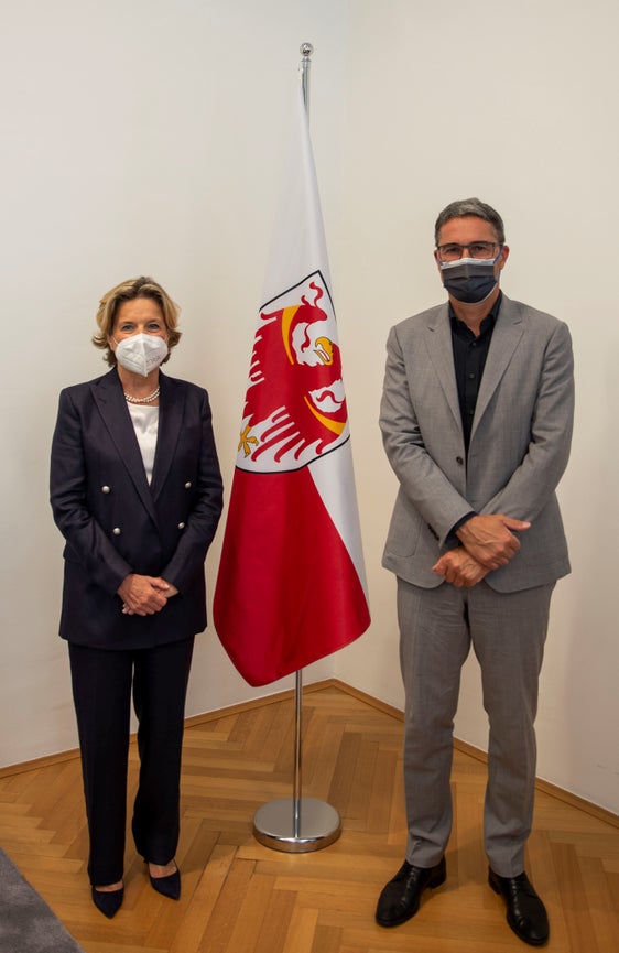 Die neue Präsidentin der Kontrollsektion des Rechnungshof hat Landeshauptmann Kompatscher einen Antrittsbesuch abgestattet. (Foto: LPA/Brucculeri)