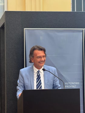 Il sovrintendente Vincenzo Gullotta: Il nostro intento è quello di rafforzare la sinergia tra scuola e territorio, facilitando la nascita di progetti e la partecipazione di aziende e associazioni alla vita scolastica.” (Foto: USP/assessorato provinciale all'Istruzione/Martin Boschetti) 