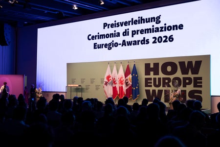 In occasione degli Euregio Awards sono stati premiati approcci e soluzioni innovative di giovani ricercatori e aziende del Tirolo, dell’Alto Adige e del Trentino. (Foto: Land Tirol/Sedlak)