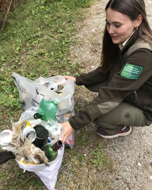 I rifiuti non hanno nulla a che fare con la montagna e la natura: in occasione dei CleanUp Days vengono raccolti i rifiuti abbandonati con noncuranza nei parchi naturali e in varie destinazioni turistiche. (Foto: USP/Sarah Hoffmann)