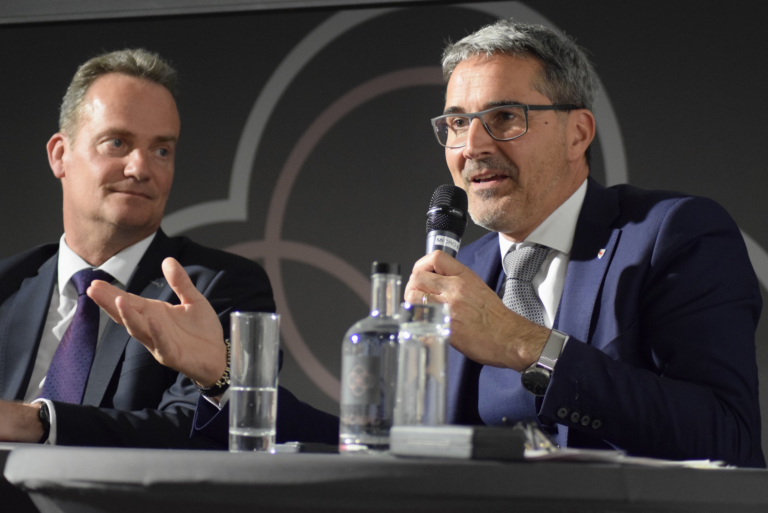 Vogliamo sostenerci a vicenda a livello europeo, ad esempio sulla questione del geo-blocking: il primo ministro Paasch (a sinistra) e il presidente Kompatscher. (Foto: BRF)
