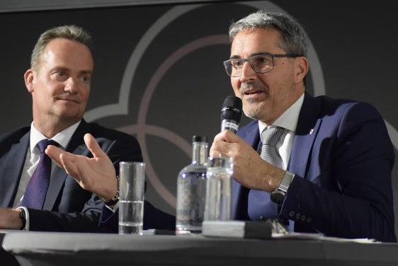 "Vogliamo sostenerci a vicenda a livello europeo, ad esempio sulla questione del geo-blocking": il primo ministro Paasch (a sinistra) e il presidente Kompatscher. (Foto: BRF)