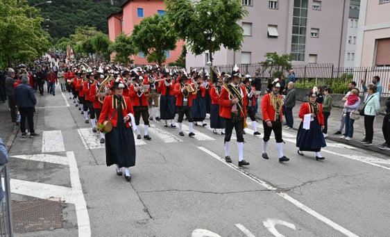 Das Sinfonische Blasorchester der Tiroler Musikkapelle Wilten führte heute in Ala die Euregio-Komposition Windows to the sun des Linzer Komponisten Thomas Doss erstmals öffentlich auf. (Foto: Presseamt Trentino/Corrado Poli)