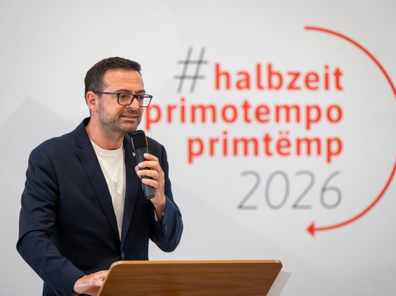 Bei der #halbzeit-Pressekonferenz am 3. August stellte Landesrat Marco Galateo seine Arbeitsschwerpunkte Italienische Bildung und Kultur sowie Wirtschaftsentwicklung vor. (Foto: LPA/Fabio Brucculeri)