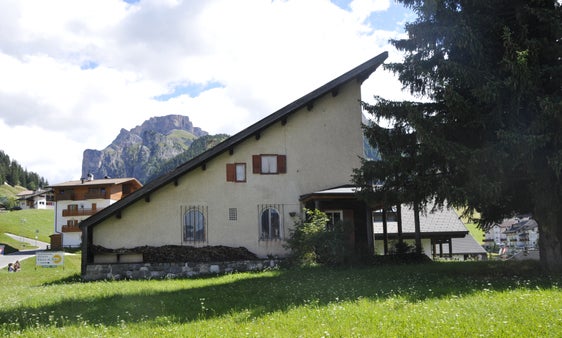 Das 1939/40 errichtete Ferienhaus ist ein Beispiel der Neuen Sachlichkeit im alpinen Raum und reiht sich in die Strategie des Landesdenkmalamtes, vermehrt auch Architektur aus dem 20. Jahrhundert unter Denkmalschutz zu stellen. (Foto: LPA/Landesdenkmalamt)