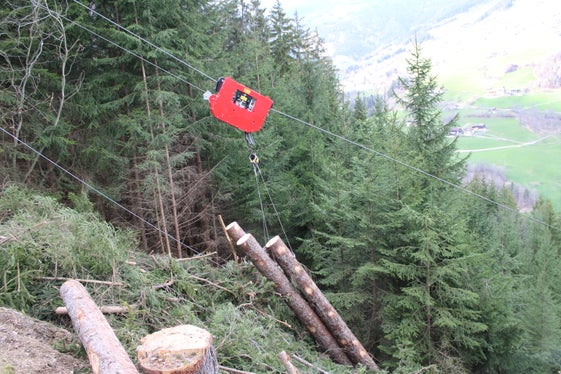 Il lavoro forestale comprende anche il trasporto accurato del legname. (Foto: USP/Azienda forestale dell'Agenzia Demanio provinciale)