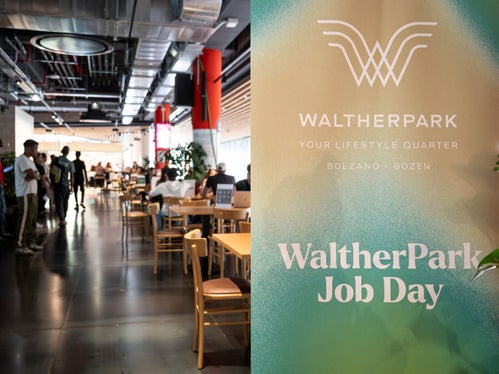 Mehrere hundert Arbeitssuchende haben am 28. Mai am Job Day im Einkaufszentrum WaltherPark teilgenommen. Dieser wurde, unterstützt von den beiden Bozner Arbeitsvermittlungszentren, von der Betreiberfirma Svicom organisiert. (Foto: LPA/Fabio Brucculeri)