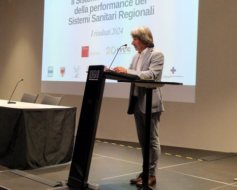 “In Alto Adige Continuiamo a investire nell'assistenza sanitaria ‘di prossimità’ affinché tutti i cittadini della provincia abbiano accesso a un'assistenza di alta qualità”, ha precisato l'assessore Hubert Messner, il 19 giugno, al NOI Techpark di Bolzano. (Foto: USP/Katharina Trocker)