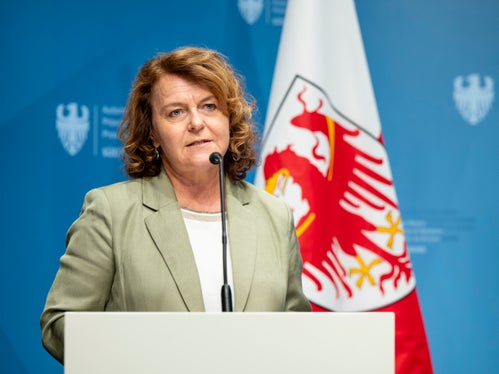 L'assessora provinciale alla Famiglia Rosmarie Pamer ha annunciato un ulteriore potenziamento dei servizi di assistenza all'infanzia, il rafforzamento dell'audit famigliaelavoro e miglioramenti nella copertura previdenziale dei periodi di cura dei figli. (Foto: USP/Fabio Brucculeri)