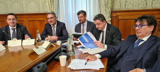 Da sinistra il sindaco di Cortina Gianluca Lorenzi, il presidente della Provincia autonoma di Bolzano Arno Kompatscher, l'assessore provinciale alla Mobilità e alle Infrastrutture Daniel Alfreider, il governatore del Trentino Maurizio Fugatti e il presidente del Comitato Italiano Paralimpico Luca Pancalli (Foto: Ufficio stampa Regione Trentino-Alto Adige Davide Cordua)