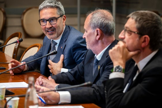 Il presidente della Provincia Arno Kompatscher (a sinistra) ha ringraziato tutti coloro che hanno contribuito alla riforma dell’Autonomia, in particolare il ministro Roberto Calderoli (al centro). Il suo omologo Maurizio Fugatti si è unito ai ringraziamenti. (Foto: USP/Ivo Corrà)