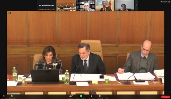 L'audizione di fronte alla 1. Commissione Affari Costituzionali del Senato: a sinistra del presidente Balboni il ministro per le riforme istiuzionali Maria Elisabetta Alberti Casellati (Foto: ASP)