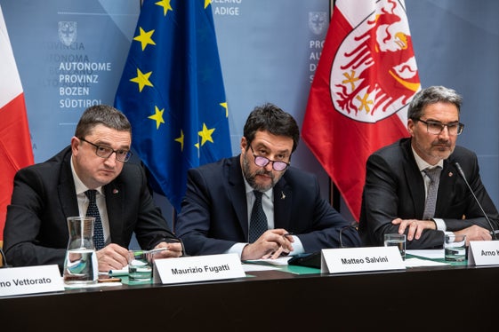 Maurizio Fugatti, presidente della Provincia autonoma di Trento, primo da sinistra, chiede la istituzione di un tavolo di lavoro (Foto: ASP/Ivo Corrà)