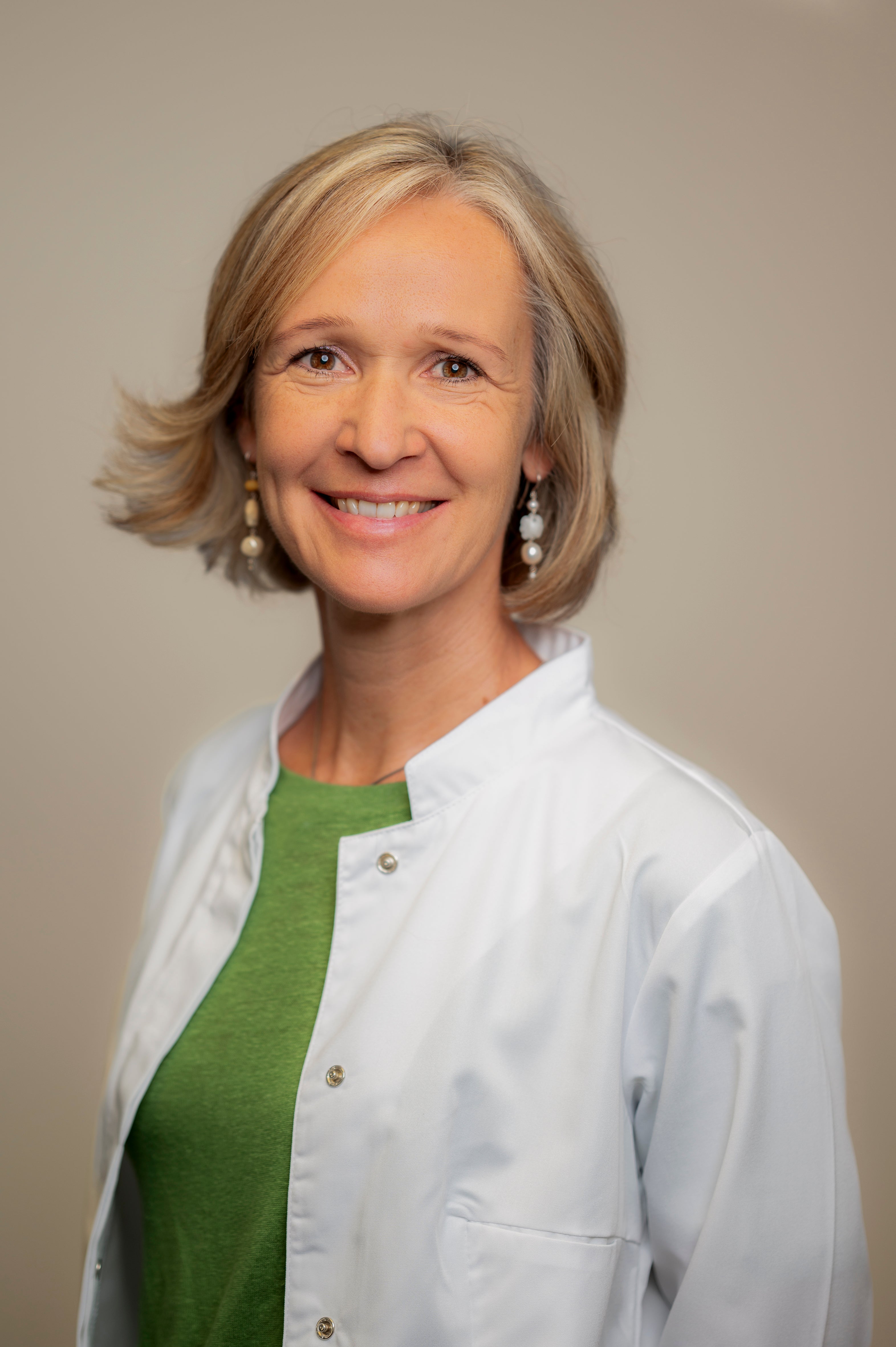 Doris Hager von Strobele-Prainsack tritt die Nachfolge von Adolf Engl als Präsidentin des Institutsrates für die Sonderausbildung in Allgemeinmedizin an. (Foto: Institut für Allgemeinmedizin und Public Health Bozen/Manuela Tessaro)