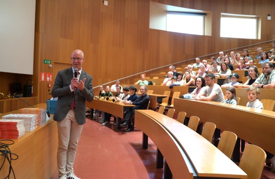 Prämierungsfeier Känguru der Mathematik 2026: der Rektor der Freien Universität Bozen Professor Alex Weissensteiner (Foto: LPA/Deutsche Bildungsdirektion/Margit Pichler)