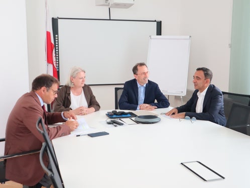 Una rete più forte tra MIC e Provincia di Bolzano per la gestione degli archivi. Nella foto (da sinistra) il direttore generale degli Archivi del MiC, Antonio Tarasco, la Soprintendente ai Beni culturali della Provincia autonoma di Bolzano, Karin Dalla Torre, il direttore del dipartimento Innovazione e Ricerca, Musei, Beni culturali, Cultura tedesca e Diritto allo studio, Armin Gatterer e il direttore del dipartimento Cultura italiana e sviluppo economico, Antonio Lampis. (Foto: ASP/Lukas Bonenti)
