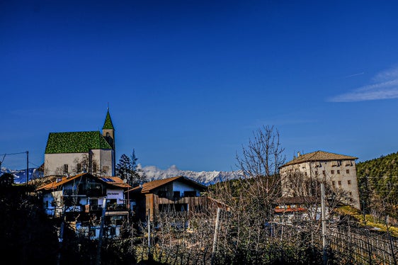 La foto del mese di febbraio: Tesimo illuminato dal sole. (Foto: Martin Geier)