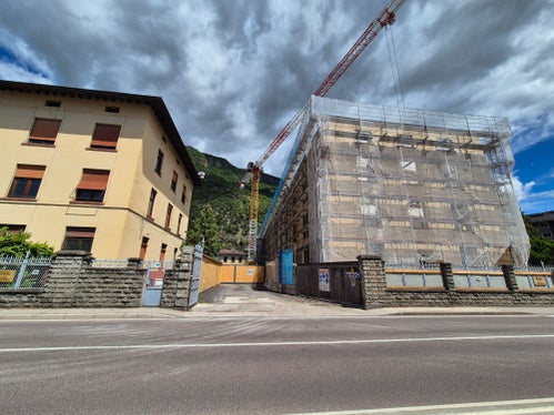 Sono stati da poco avviati i lavori per la riqualificazione della zona est del complesso della Caserma Vittorio Veneto a Bolzano. L'intervento sarà presentato il 9 giugno, alle ore 10, presso la Caserma (entrata da via Vittorio Veneto 80), a Bolzano. (Foto: USP/Gianluca Crocco)