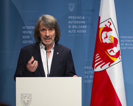 Die neuen Geräte sind auf alle Gesundheitsbezirke verteilt und decken zentrale diagnostische Bereiche ab, sagt Gesundheitslandesrat Hubert Messner. Damit werde in sämtlichen Landesteilen der Zugang zu moderner Diagnostik gewährleistet. (Foto: LPA/Fabio Brucculeri)