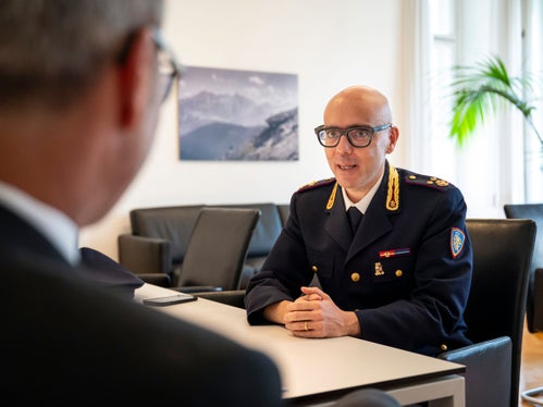 Raffaele Federici betonte, wie wichtig Prävention, digitale Bildung und Sensibilisierung bei der Bekämpfung von Straftaten im Netz seien. (Foto: LPA/Fabio Brucculeri)