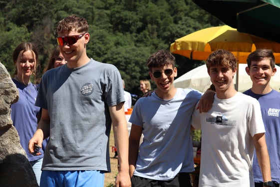 Gli studenti soddisfatti del progetto che unisce tre pilastri fondamentali: la sicurezza, l'ecologia e l'ambito ricreativo. (Foto: ASP/Maja Clara)  