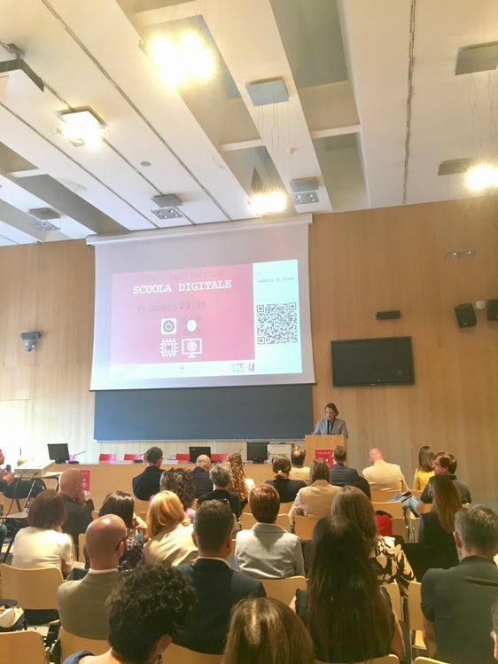 È stato presentato oggi (11 ottobre) il Piano provinciale scuola digitale, documento che accompagna le scuole all'introduzione del digitale nell'ambito dell'istruzione e al suo corretto utilizzo (Foto: ASP)