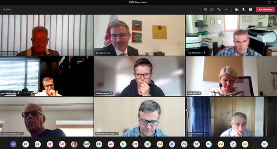 Il  presidente della Provincia Arno Kompatscher ha incontrato in videoconferenza i sindaci dell'Alto Adige e illustrato il Piano Nazionale di Rilancio e Resilienza. (Foto: ASP)