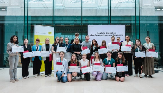 Bundesredewettbewerb vom 1. bis 3. Juni in Wien: Alle Erst- bis Drittplatzierten aller Kategorien (Foto: LPA/Bundeskanzleramt Wien/Valentin Brauneis)