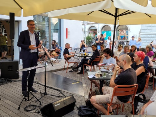 Il presidente Arno Kompatscher durante la serata a Casa della Pesa: La musica, strumento prezioso per andare oltre i confini. (Foto: ASP/Euregio)