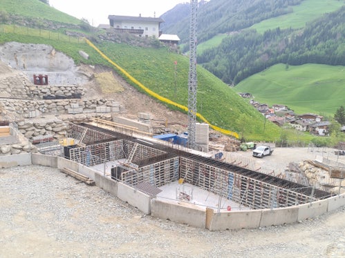 Das Landesamt für Wildbach- und Lawinenverbauung Ost hat im Herbst 2023 mit der Errichtung der Sperre im Keilbach in Steinhaus in der Gemeinde Ahrntal begonnen und die Arbeiten im Juli 2025 abgeschlossen. (Foto: LPA/Landesamt für Wildbach- und Lawinenverbauung Ost in der Agentur für Bevölkerungsschutz)