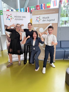 Al concorso nazionale “prima la musica” 2026 a Eisenstadt (da sinistra): Julia Anna Stocker, Marie Dorfmann, l'insegnante Reinhilde Gamper, Julius Nöckler (Foto: USP/privata)
