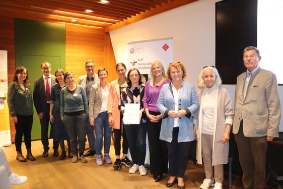 L'associazione BIWEP - Bildungsweg Pustertal è diventata oggi (27 settembre) il 28° datore di lavoro a ricevere il certificato dialogo dell'audit famigliaelavoro. (Foto: USP/Carmen Kollmann)
