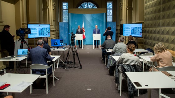 La Giunta provinciale ha nominato la nuova Commissione per la dirigenza del sistema pubblico provinciale. Lo ha riferito il presidente Kompatscher alla conferenza stampa dopo la seduta della Giunta. (Foto: ASP/Fabio Brucculeri)