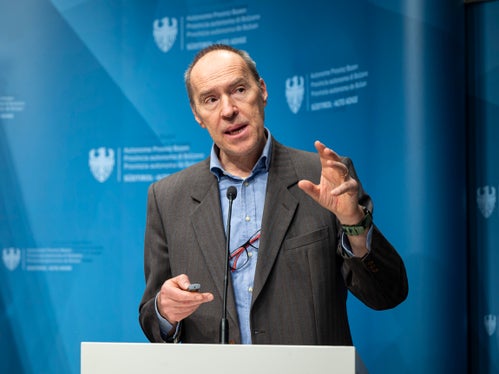 „Trotz des Anstiegs des Verkehrsaufkommens in den letzten Jahren entsprechen die Stickstoffdioxid-Konzentrationen 2025 in etwa den Werten des Vorjahres. An den meisten Messstationen liegen sie leicht unter dem Vorjahreswert, berichtete der Direktor des&nbsp;Labors&nbsp;für Luftanalysen und Strahlenschutz&nbsp;Luca Verdi. (Foto: LPA/Fabio Brucculeri)