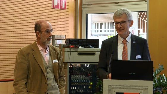 Die Organisatoren Giulio Angelucci (Landesagentur für Umwelt und Klimaschutz) und Christian Steiner, Vorsitzender des europäischen Bodenbündnisses: Der Boden ist eine begrenzte und nicht erneuerbare natürliche Ressource. Alle haben einen Beitrag zum Bodenschutz zu leisten, wobei den Kommunen eine besondere Bedeutung zukommt. (Foto: LPA)