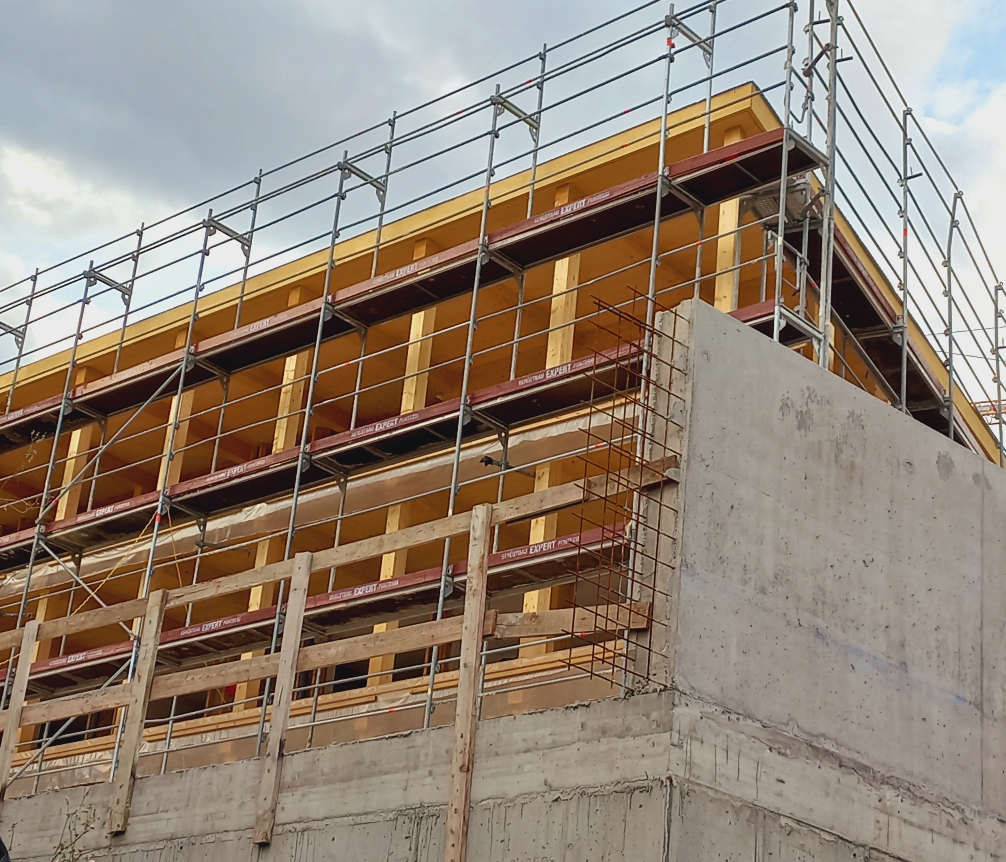 La strategia per l'economia circolare si concentra su tre direttrici operative: il riciclo e riutilizzo dei materiali, l’ottimizzazione dei processi produttivi ed il miglioramento della gestione dei rifiuti. In primis, per avviare il piano illustrato in Giunta dal vicepresidente Marco Galateo, è stato individuato il comparto delle costruzioni. (Foto: USP) 